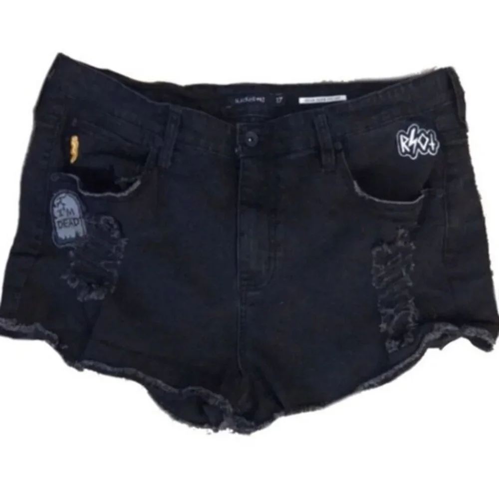 Hot Topic Blackheart High Rose Patch Short… - Picture 1 of 6